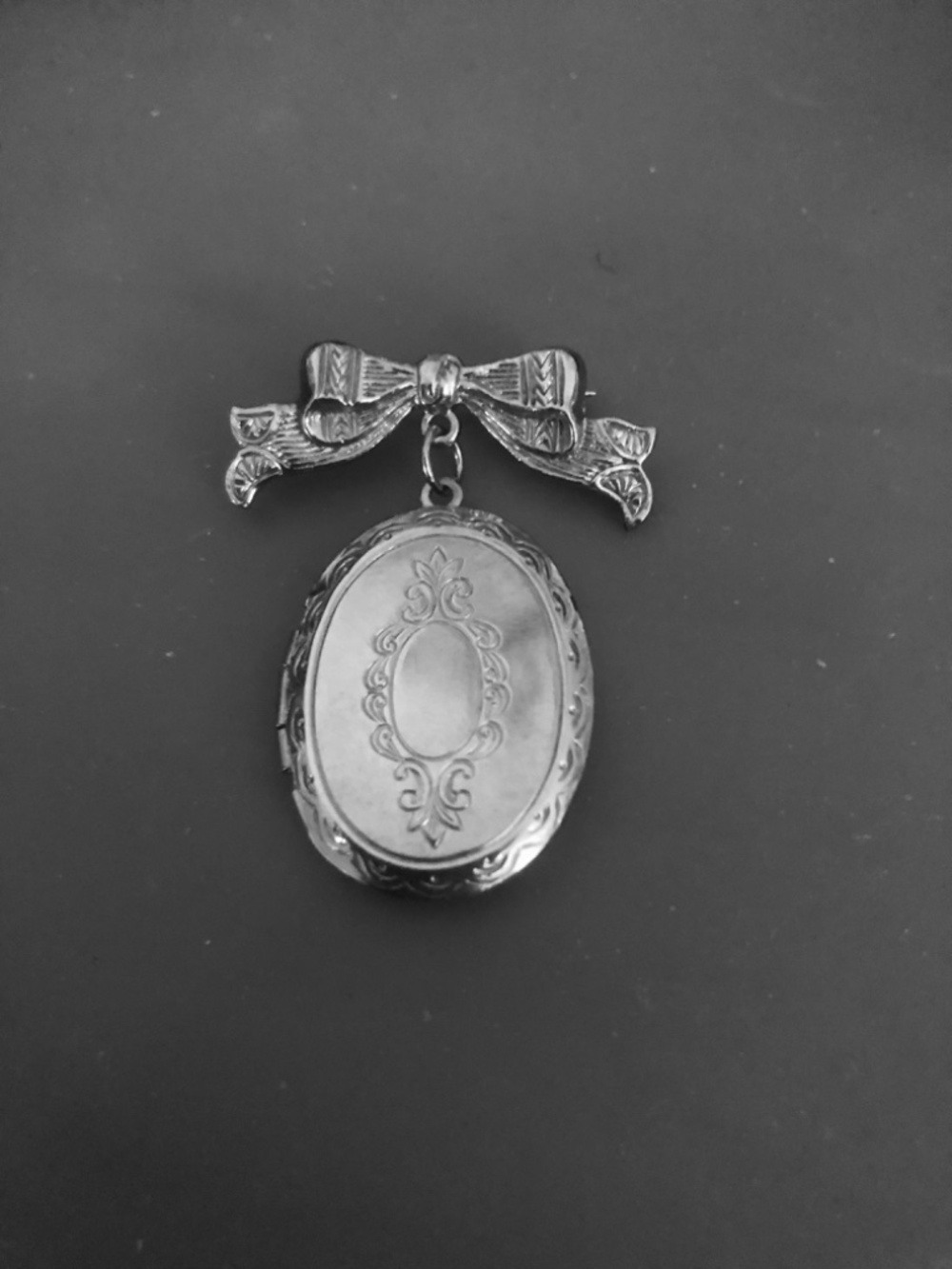 Locket Brooch - Picture 2 of 3